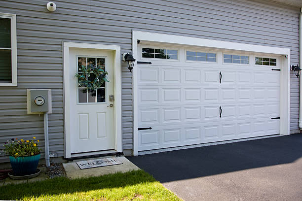 24/7 Emergency Garage Door Panel Replacement experts in Dimondale, MI